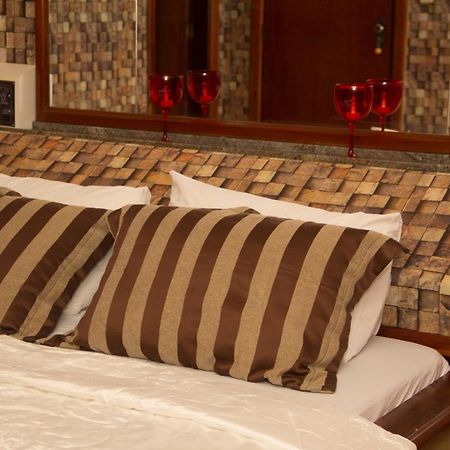 Imperium Inn Motel (Adults Only) Nova Ponte Екстериор снимка
