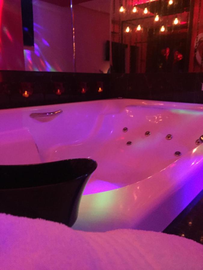 Imperium Inn Motel (Adults Only) Nova Ponte Екстериор снимка