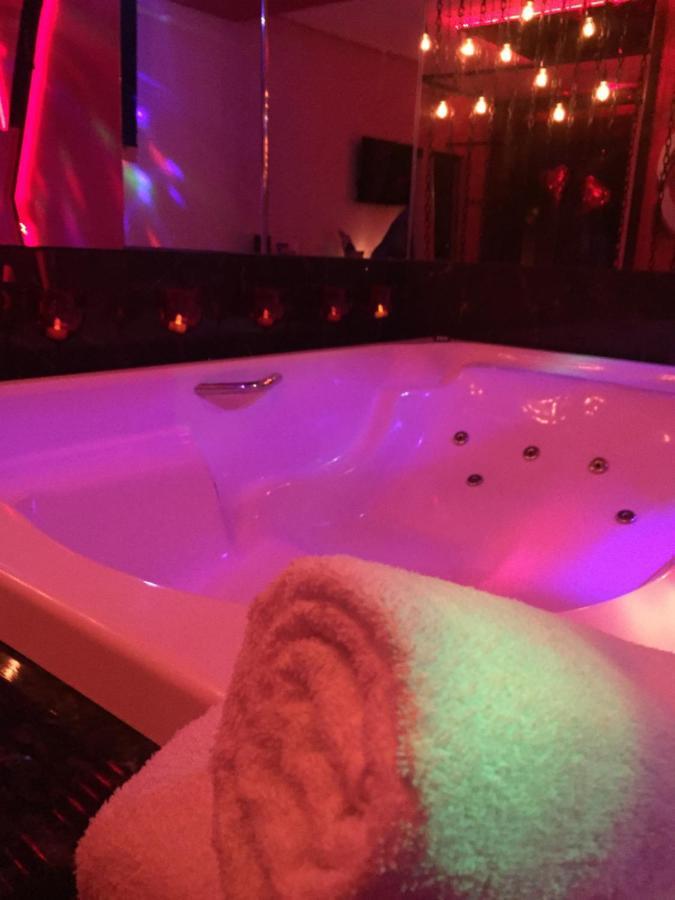 Imperium Inn Motel (Adults Only) Nova Ponte Екстериор снимка